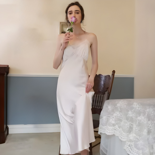 CINNAMON Νυχτικό σατέν υφής με δαντελένιο τελείωμα CINNAMON Νυχτικό σατέν υφής με δαντελένιο τελείωμα